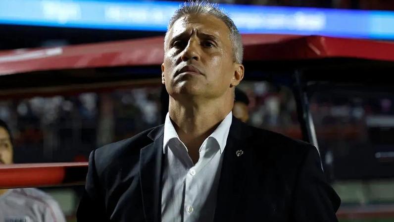 Crespo falou sobre Morumbis e calendários de shows (Foto: Rubens Chiri e Paulo Pinto/Saopaulofc.net)