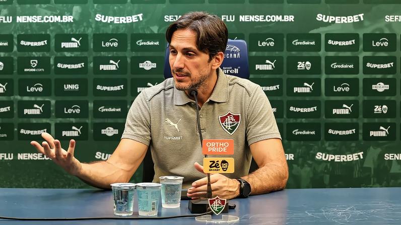 Zubeldía em entrevista coletiva pelo Fluminense (Foto: Lucas Merçon/ Fluminense FC)