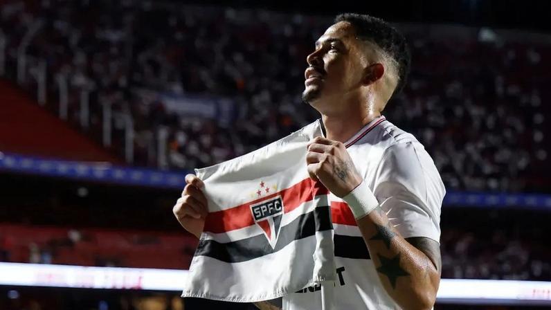 Luciano marcou o gol de empate do São Paulo (Foto: Rubens Chiri e Paulo Pinto/Saopaulofc.net)