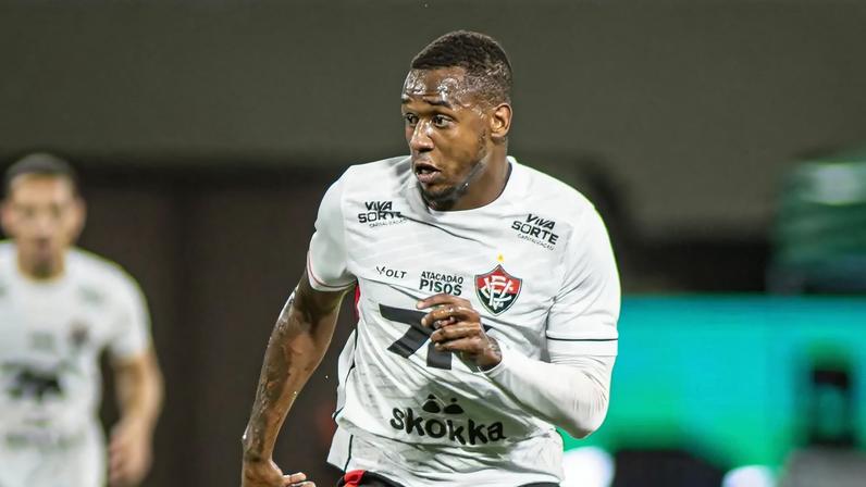 Dudu em ação na partida entre Palmeiras e Vitória (Foto: Victor Ferreira / EC Vitória)