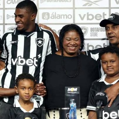 Mãe de Wallace Davi chora ao falar sobre filho no Botafogo