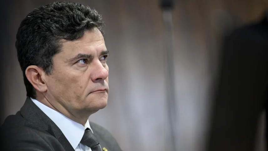 Senador defende proposta de emenda à Constituição apontando para precedente japonês e nega que ideia teria teor antidemocrático. À bancada, senador Sergio Moro (União-PR). Foto: Andressa Anholete/Agência Senado