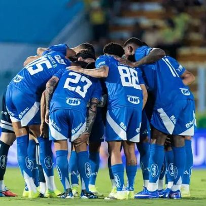 Jogador do Cruzeiro deixa jogo contra o Mirassol chorando após lesão