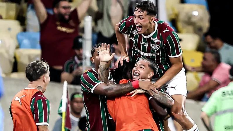 Jogadores do Fluminense comemoram vitória contra o Botafogo (Foto: Lucas Merçon/ Fluminense FC)