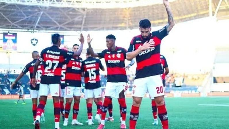 Paquetá comemora seu gol contra o Botafogo