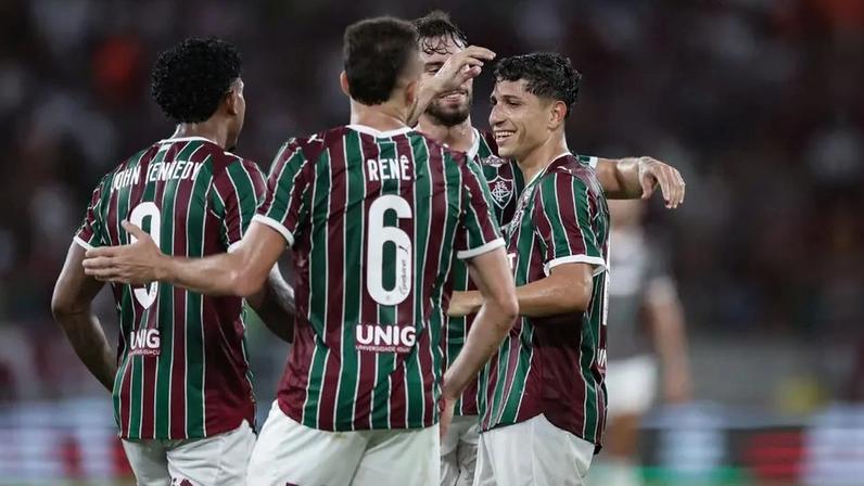 Jogadores do Fluminense comemoram gol de Savarino (Foto: Marcelo Gonçalves/ Fluminense FC)