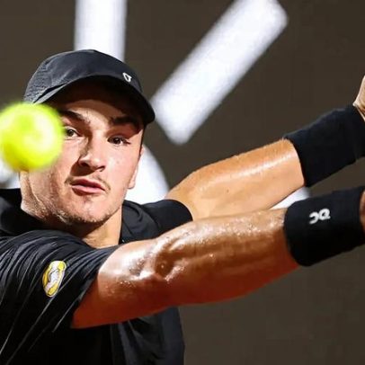 João Fonseca disputa oitavas de final no Rio Open