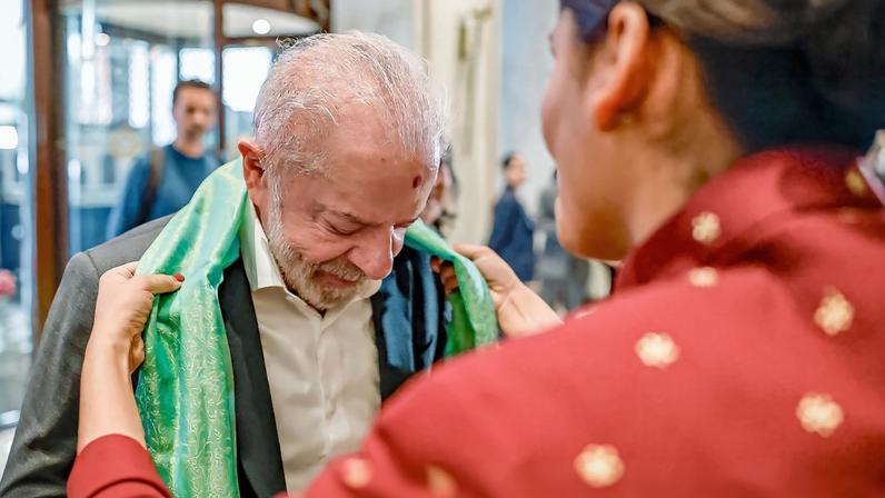Lula chega à Índia e participa de cúpula sobre IA