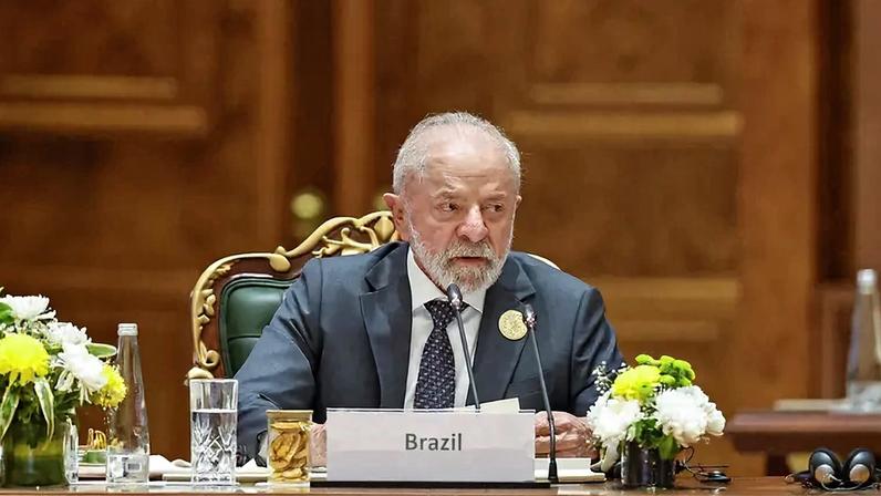 Discurso de Lula na Índia reforça visão crítica à Inteligência Artificial, sob o argumento de que, sem regulação, seriam "ameaça à democracia".