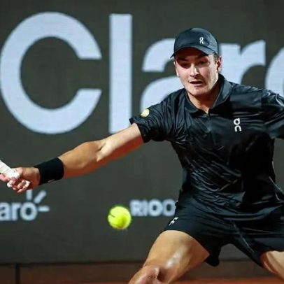João Fonseca sofre virada e cai nas oitavas do Rio Open