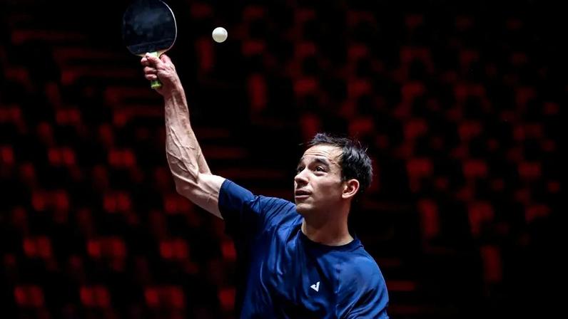 Hugo Calderano durante treinamento para o Singapura Smash (Foto: World Table Tennis)