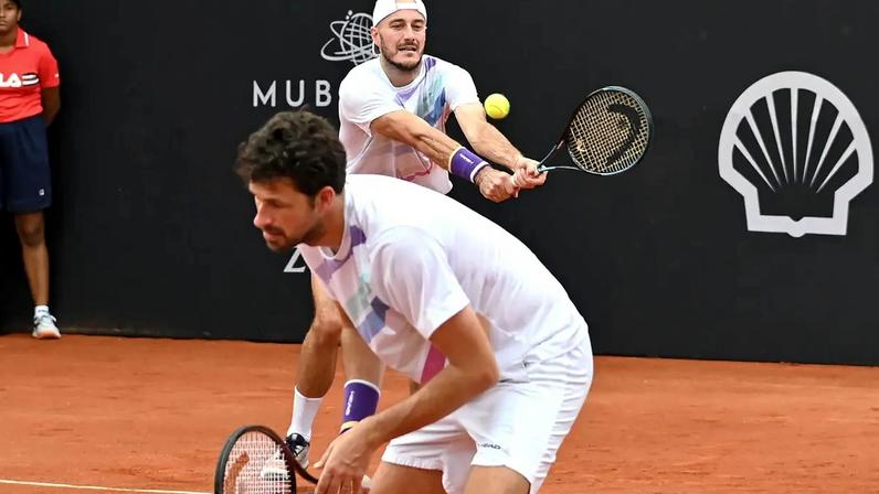 O alemão Constantin Frantzen (e) e o holandês Robin Haase (Foto: Fotojump)