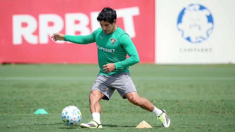 Cano em treino pelo Fluminense no CT Carlos Castilho (Foto: Marcelo Gonçalves / Fluminense FC)