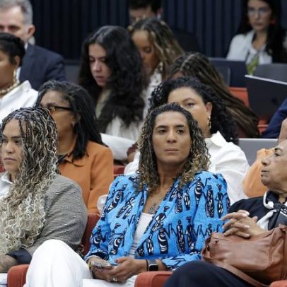 Mãe de Marielle passa mal no segundo dia de julgamento no STF