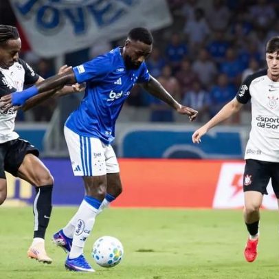 Cruzeiro e Corinthians empatam no Mineirão sob o olhar de Ancelotti