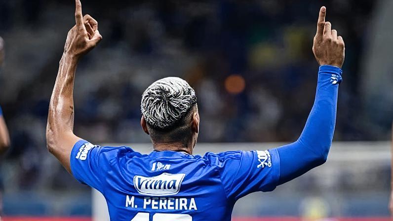 Matheus Pereira comemora seu gol pelo Cruzeiro