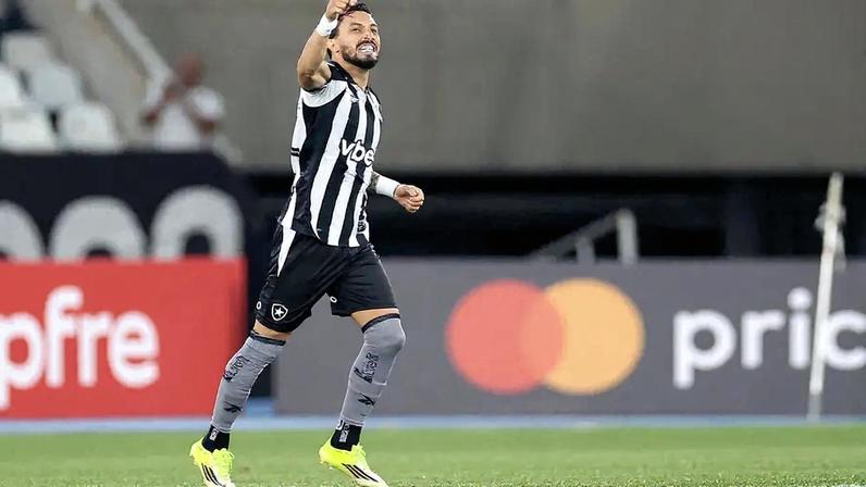 Alex Telles fez o primeiro gol do Botafogo contra o Nacional Potosí (Foto: Vítor Silva/Botafogo)