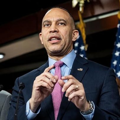 Democratas impedem Trump de nacionalizar eleições de meio mandato diz Jeffries