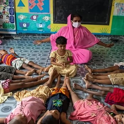 Crianças invisíveis em bordéis de Bangladesh recebem certidão de nascimento