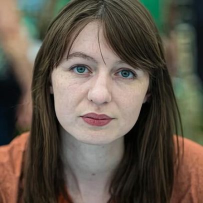 Sally Rooney vê decisão do tribunal como vitória para liberdades civis britânicas