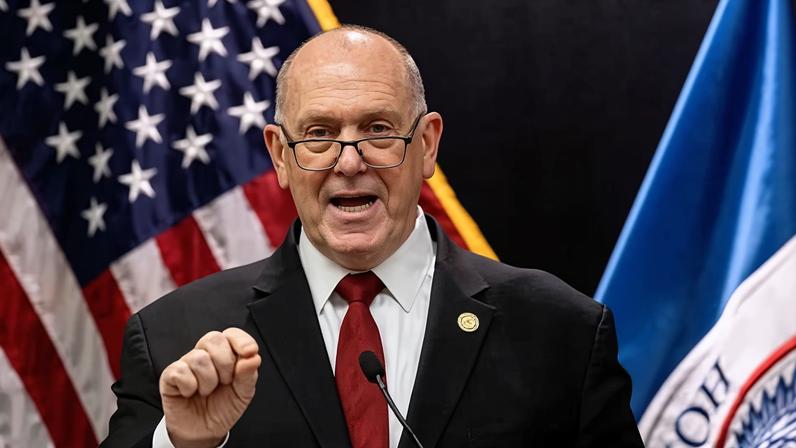 Tom Homan speaks at a press conference at the Bishop Henry Whipple federal building on 4 February 2026 in Minneapolis, Minnesota.