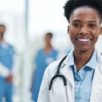 Médicos especialistas têm até 19 de fevereiro para 1,2 mil vagas no SUS