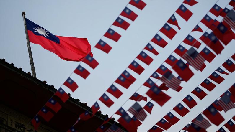 U.S. and Taiwanese flags are seen in San Francisco, California, January 28, 2026. REUTERS/Stephen Nellis