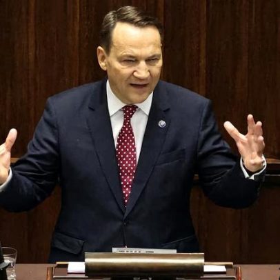 Polônia, aliada fiel dos EUA, não pode ser enganada, afirma Sikorski