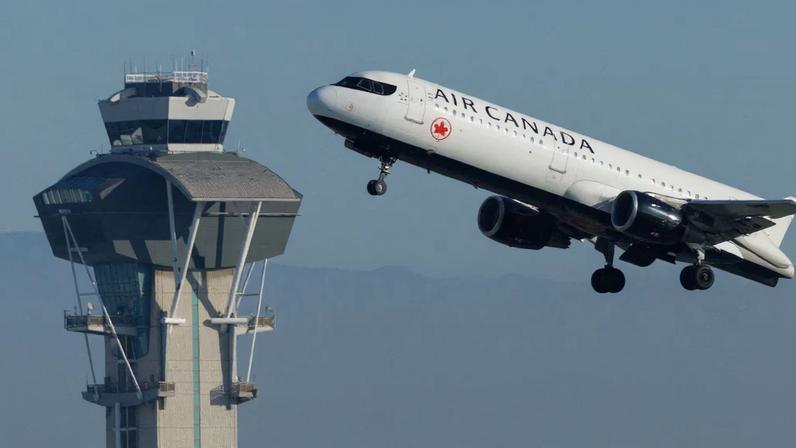An Air Canada commercial airliner takes-off from Los Angeles International Airport in Los Angeles, California, U.S., November 6, 2025. REUTERS/Mike Blake/File Photo