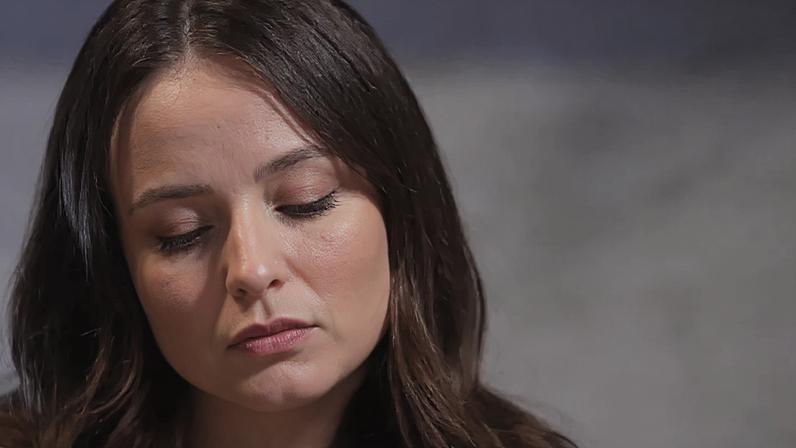 As pessoas que se distanciam dos pais ao crescerem geralmente vivenciaram essas 5 coisas durante a infância