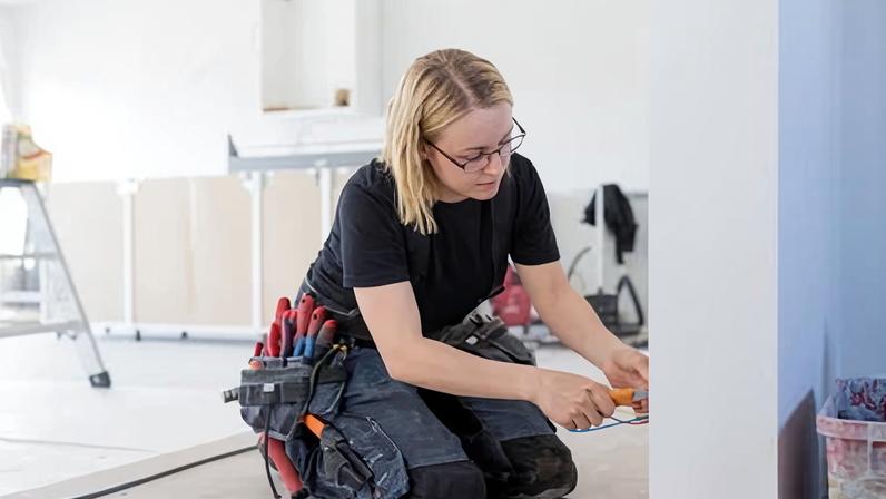 Data from the Office for National Statistics shows there were 48,000 tradeswomen in the UK in 2021, a growth of 41% from 2006.