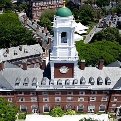 Trump busca US$ 1 bilhão em danos na disputa com Harvard