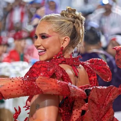 Virginia Fonseca divulga álbum do último ensaio da Grande Rio sob chuva