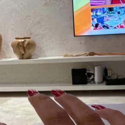 Hariany Almeida exibe aliança após namoro com irmão de Anitta