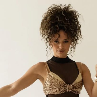 Atriz Aline Borges, de Dona de Mim, é fotografada usando maiô com transparência