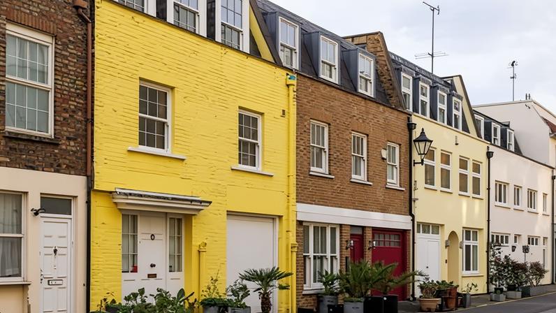 Halifax estimates that the average price of a UK home hit a record £300,077 in January.