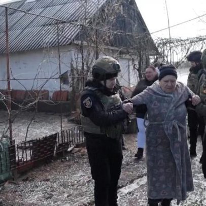 Ucranianos fogem do sudeste enquanto a Rússia avança
