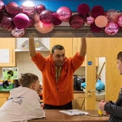 À beira de cortes, luta para manter serviços para jovens em Knowsley
