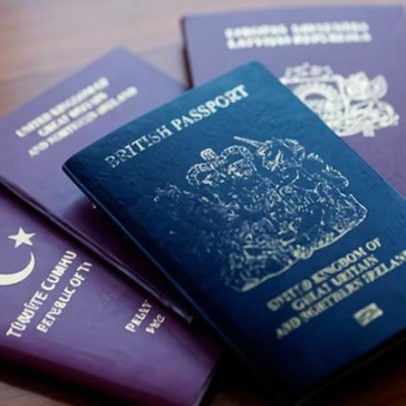 Dupla nacionalidade permite uso de passaportes vencidos para comprovar cidadania britânica