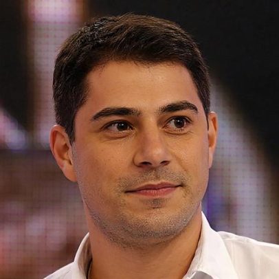 Evaristo Costa rebate internauta sobre saída do armário e resposta viraliza