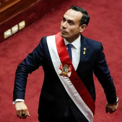 Legisladores peruanos ganham apoio para debate sobre afastamento do presidente Jeri