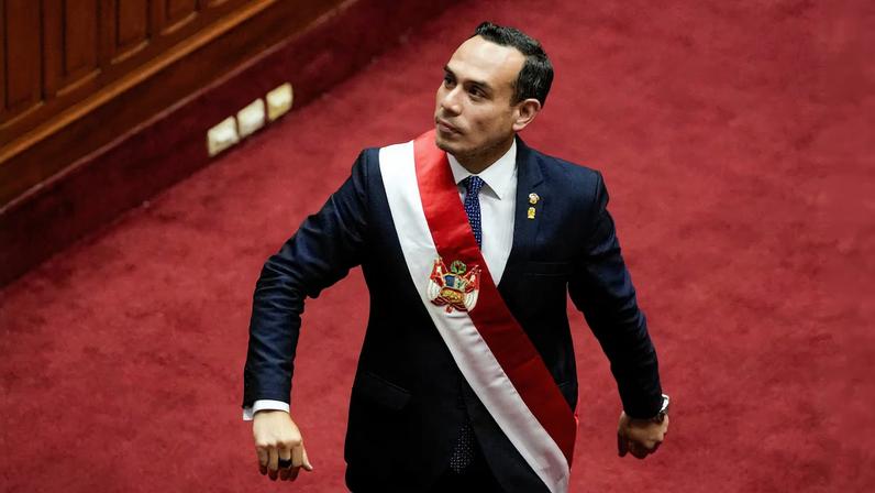 Peru's new president Jose Jeri walks on the day of the swearing-in ceremony, after Congress voted to remove former President Dina Boluarte, in Lima, October 10, 2025. REUTERS/Angela Ponce/File Photo