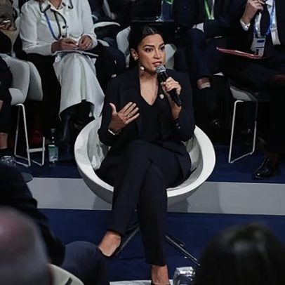AOC acusa Trump de buscar era autoritária na conferência de Munique