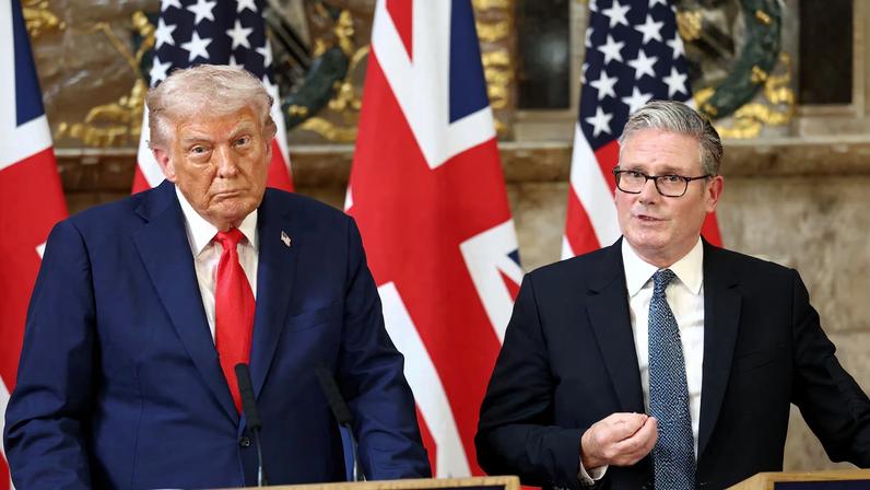 U.S. President Donald Trump and British Prime Minister Keir Starmer hold a press conference following their meeting at Chequers, near Aylesbury, Britain, September 18, 2025. REUTERS/Kevin Lamarque/ File Photo