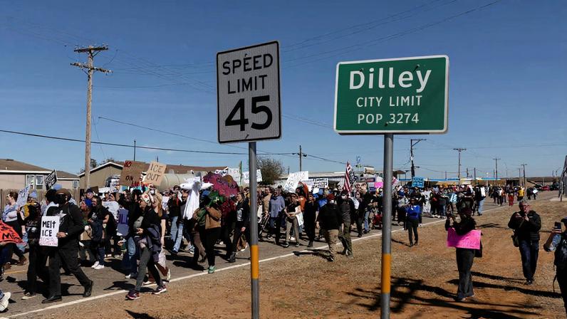 People march to take part in a protest at the South Texas Family Residential Center in Dilley, Texas, U.S., January 28, 2026. REUTERS/Antranik Tavitian//File Photo