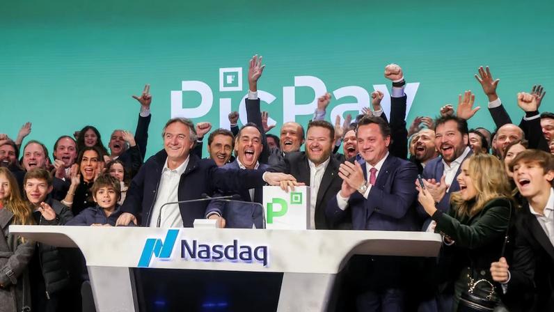 Membros da família Batista e executivos do PicPay na cerimônia de estreia do banco digital na Nasdaq no último dia 29 de janeiro de 2026 (Foto: Michael Nagle/Bloomberg)