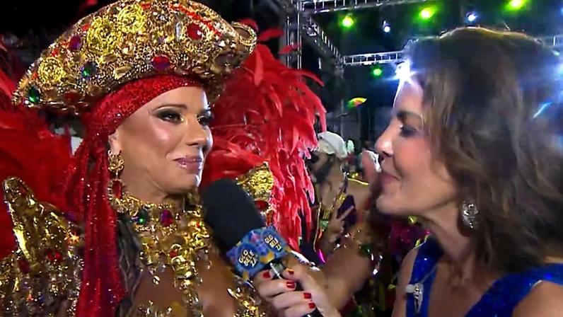 O que rolou aqui? Viviane Araújo ‘corta’ Mariana Gross na Sapucaí ao ser chamada de Consuelo e web dispara: ‘Zero vontade’