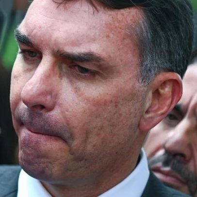 Flávio Bolsonaro propõe PEC do fim da reeleição e cita mea culpa de FHC