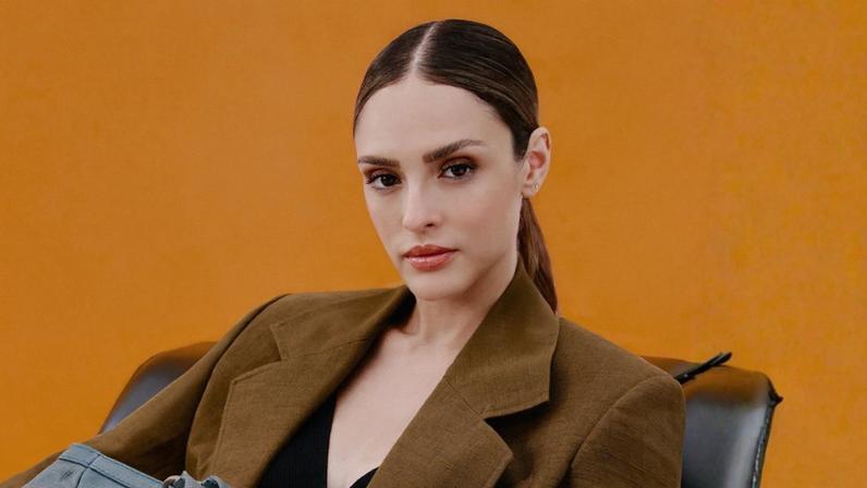 Estrela da campanha de inverno da Arezzo, Isabelle Drummond revela que o sapato é o ponto de partida do look