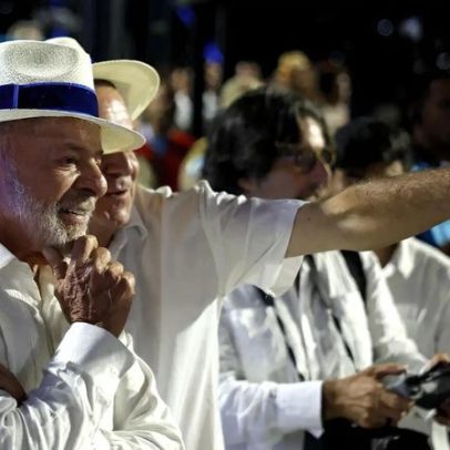 Oposição comenta queda de escola que homenageou Lula na Sapucaí